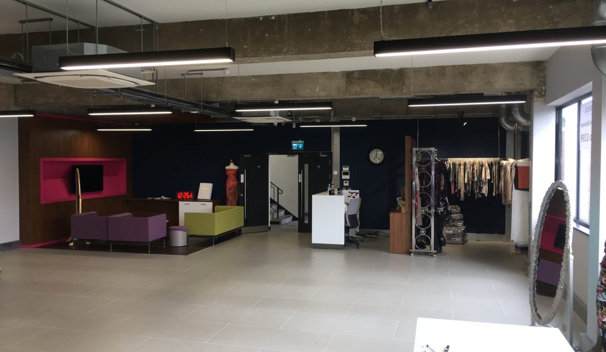 Oxgate Ln, London for lease Interior Photo- Image 1 of 2