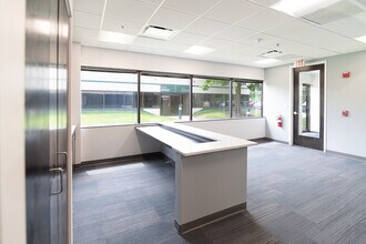 2255 Enterprise Dr, Westchester, IL à louer Photo intérieure- Image 2 de 9