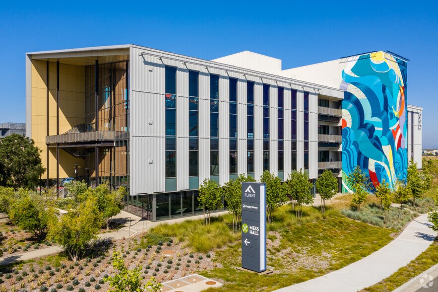 1730 Flight Way, Tustin, CA à louer - Photo du bâtiment - Image 2 de 80