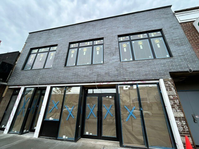 43-19-43-23 Bell Blvd, Bayside, NY à louer - Photo du bâtiment - Image 2 de 2