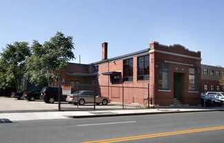 Plus de détails pour 393 Eddy St, Providence, RI - Bureau/Commerce de détail à louer
