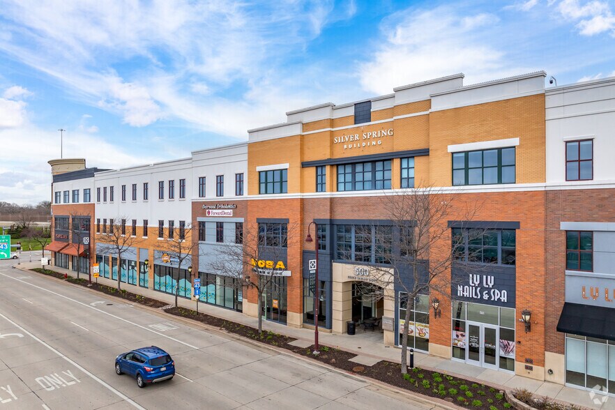 500 W Silver Spring Dr, Glendale, WI à louer - Photo du bâtiment - Image 3 de 16