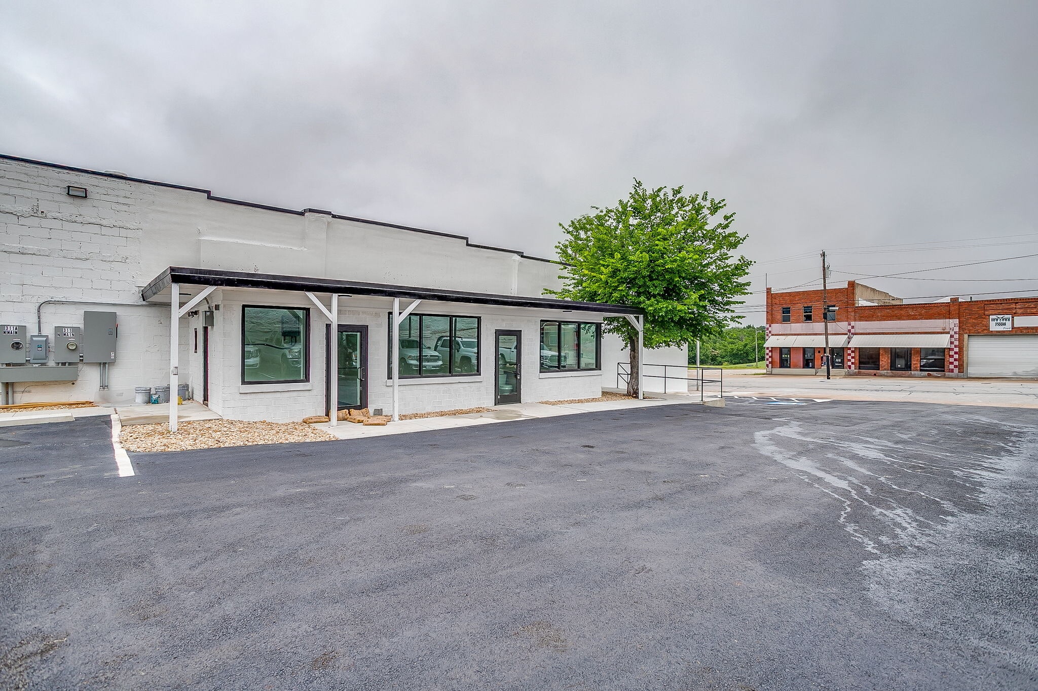 311 N Main St, Weatherford, TX for lease Interior Photo- Image 1 of 6