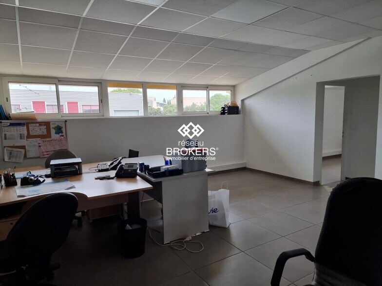 Office in Vendargues for lease - Interior Photo - Image 2 of 5