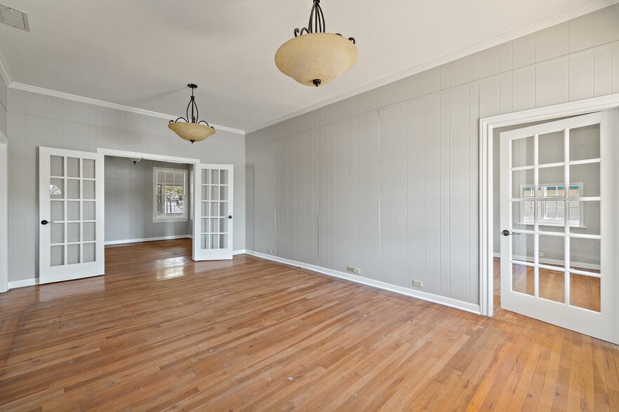 620 N Main St, Taylor, TX for sale - Building Photo - Image 3 of 44