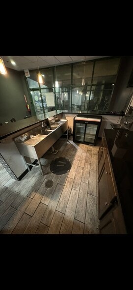 7831 W 95th St, Hickory Hills, IL for lease - Building Photo - Image 3 of 6