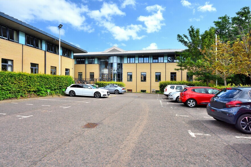 597 Calder Rd, Edinburgh à louer - Photo du bâtiment - Image 2 de 8