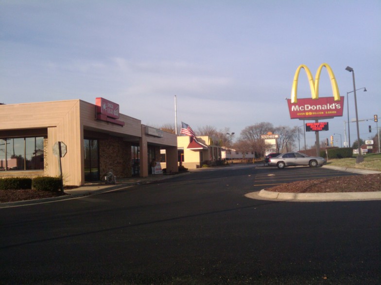 4415 Harrison Ave, Rockford, IL for lease - Building Photo - Image 1 of 7