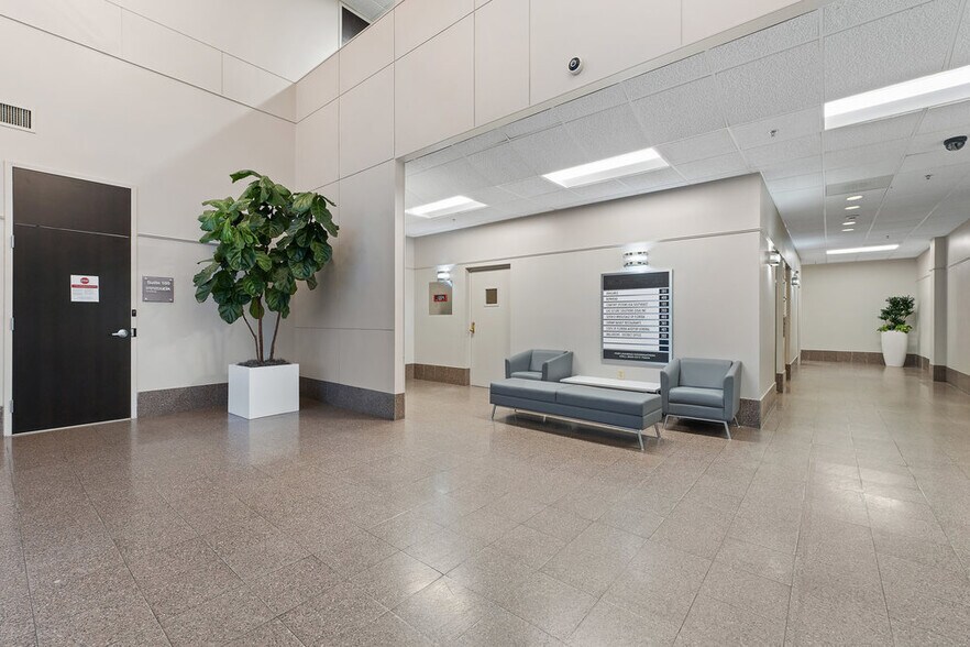 7282 Plantation Rd, Pensacola, FL à louer - Hall d’entrée - Image 3 de 8