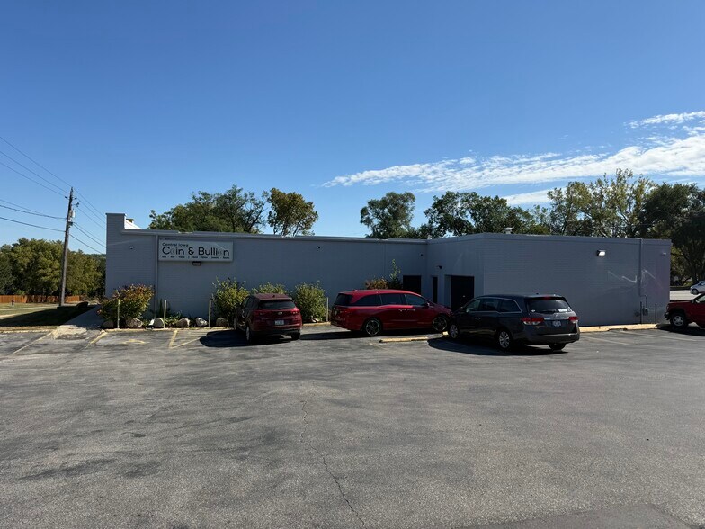 8190 Hickman Rd, Clive, IA à vendre - Photo du bâtiment - Image 2 de 5