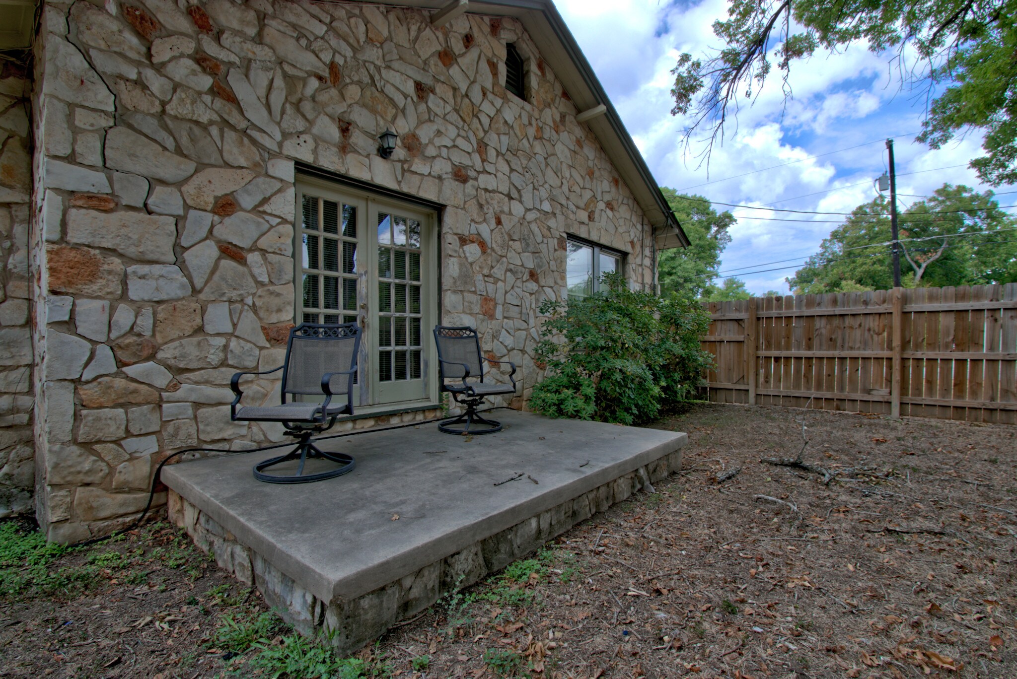 320 E Faust St, New Braunfels, TX à louer Autre- Image 1 de 17