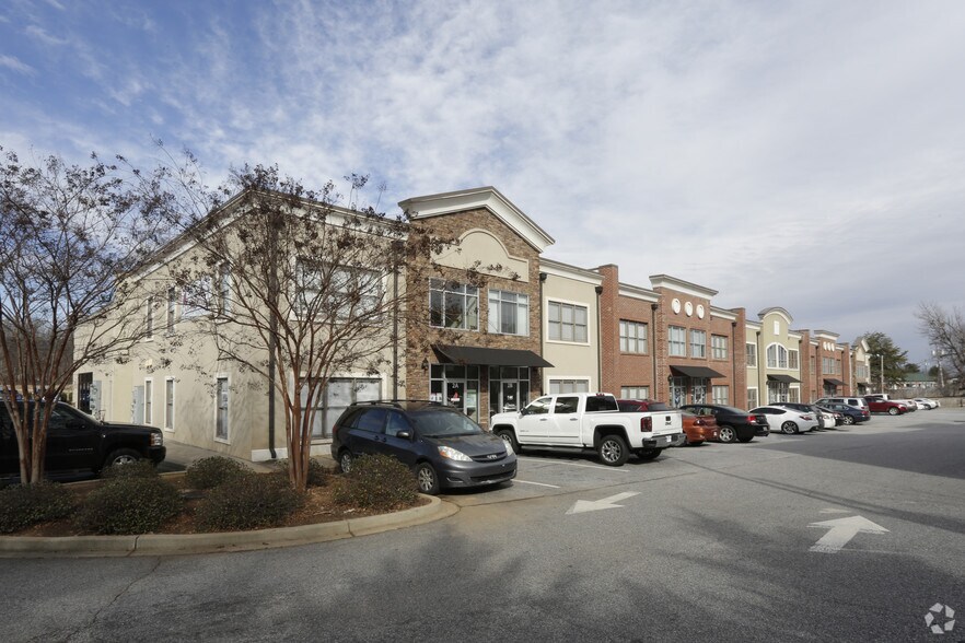 955 W Wade Hampton Blvd, Greer, SC à louer - Photo du bâtiment - Image 2 de 76