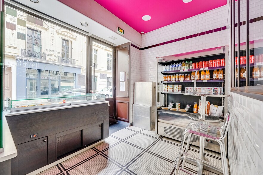 45 Rue De Douai, Paris à vendre - Photo du bâtiment - Image 2 de 6