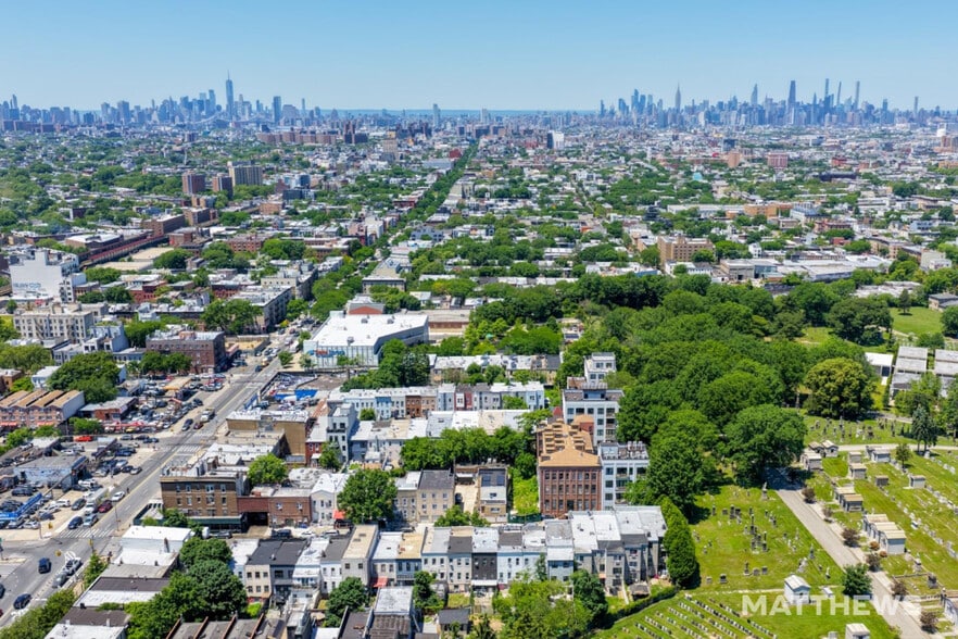103 Vanderveer St, Brooklyn, NY for sale - Building Photo - Image 2 of 3