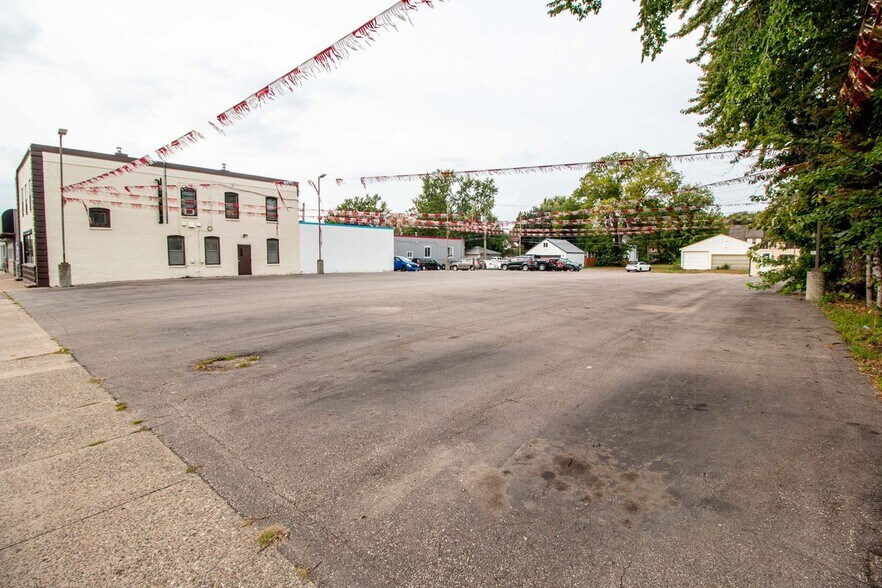 2636 Central Ave NE, Minneapolis, MN à vendre - Photo du bâtiment - Image 2 de 4