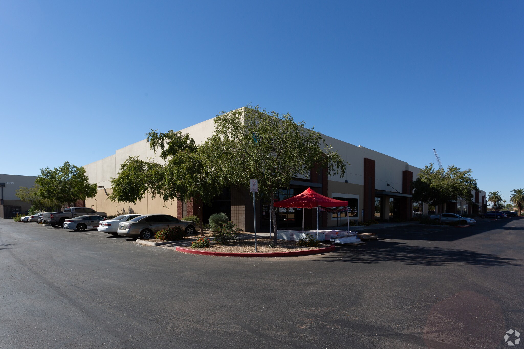 4215 E Broadway Rd, Phoenix, AZ for lease Building Photo- Image 1 of 10