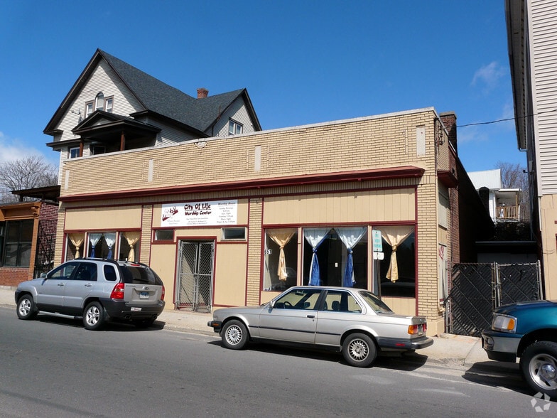 651 E Main St, Waterbury, CT à vendre - Photo du bâtiment - Image 3 de 4
