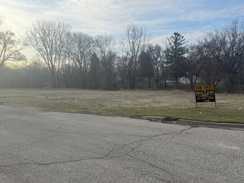 910 N Saginaw St, Saint Charles, MI for sale - Building Photo - Image 2 of 4