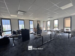 14 Rue Marcel Dassault, Genas for sale Interior Photo- Image 1 of 5