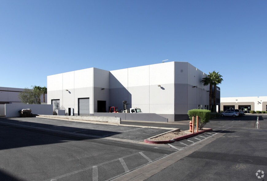 141 N Gibson Rd, Henderson, NV à vendre - Photo du bâtiment - Image 3 de 5