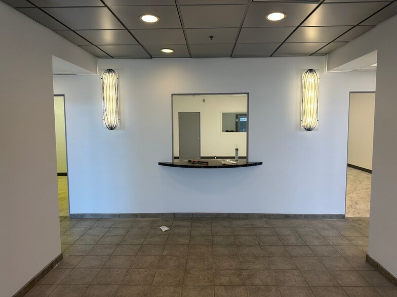 459 Park Ave, San Fernando, CA for lease - Building Photo - Image 3 of 7