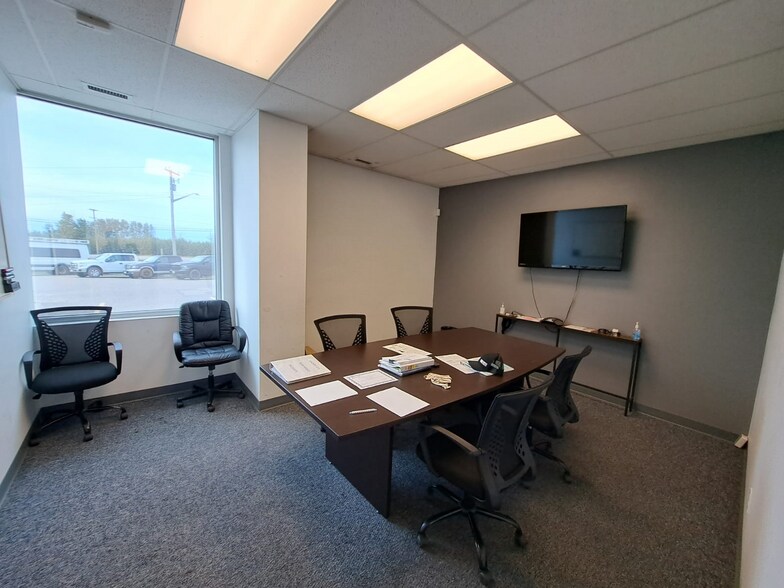 8316 Alaska Rd, Fort St John, BC à vendre - Photo du bâtiment - Image 3 de 9