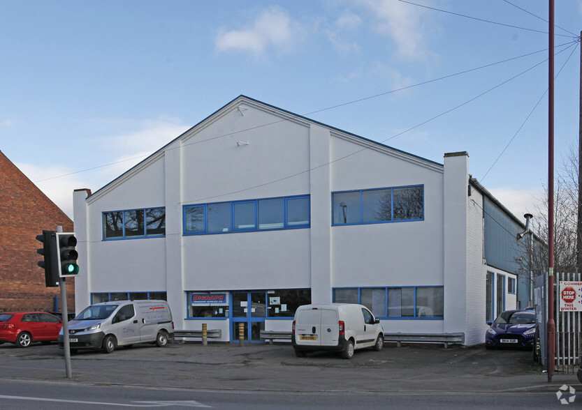 32-34 Dudley Rd, Brierley Hill for lease - Building Photo - Image 1 of 2