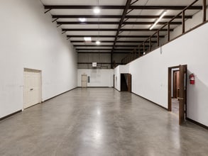 5829 W Sam Houston Pky N, Houston, TX for lease Interior Photo- Image 2 of 4