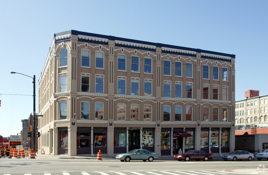 38 W Fulton St, Grand Rapids, MI à louer - Photo du bâtiment - Image 2 de 11