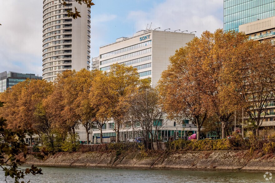 Bureau dans Puteaux à louer - Photo du bâtiment - Image 2 de 17