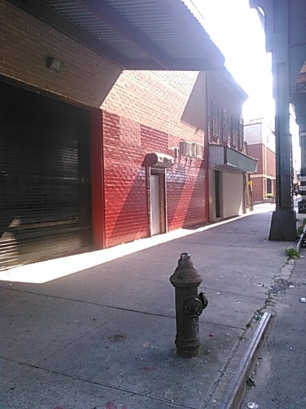 880 Jamaica Avenue St, Brooklyn, NY for lease - Building Photo - Image 2 of 4