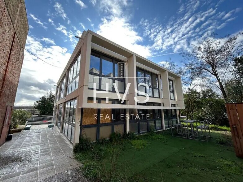 Bureau dans Gardanne à louer - Photo du bâtiment - Image 1 de 8