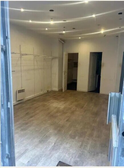 Retail in Paris for sale - Interior Photo - Image 2 of 5