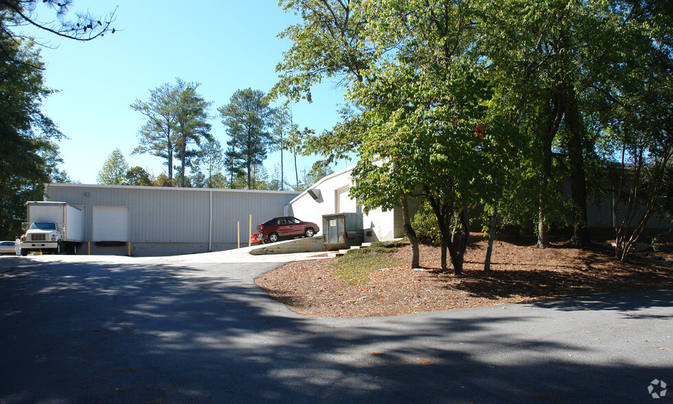 100 Clover Green, Peachtree City, GA for lease - Primary Photo - Image 1 of 2