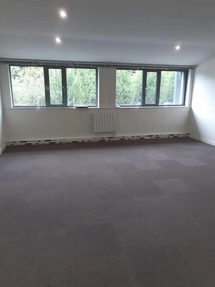 Rue Albert Einstein, Champs-sur-Marne for lease - Building Photo - Image 2 of 7