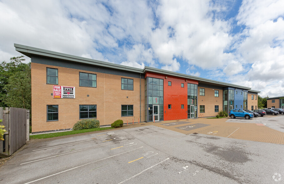 Priory Park E, Hull for lease - Building Photo - Image 3 of 15