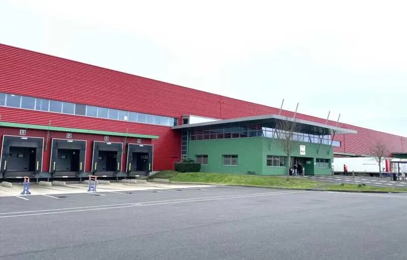 Industrial in Le Coudray-Montceaux for lease Building Photo- Image 1 of 8
