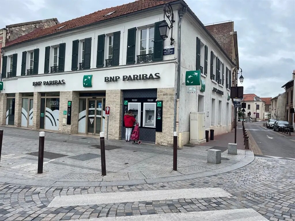 Commerce de détail dans Gennevilliers à louer Photo du bâtiment- Image 1 de 5