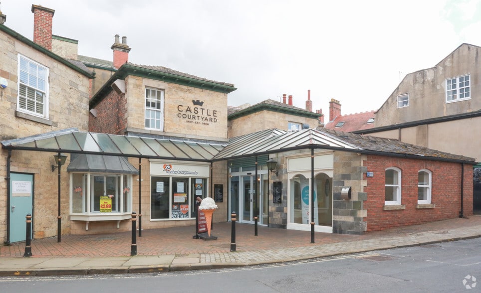 Castle Courtyard, Knaresborough for lease - Primary Photo - Image 1 of 3