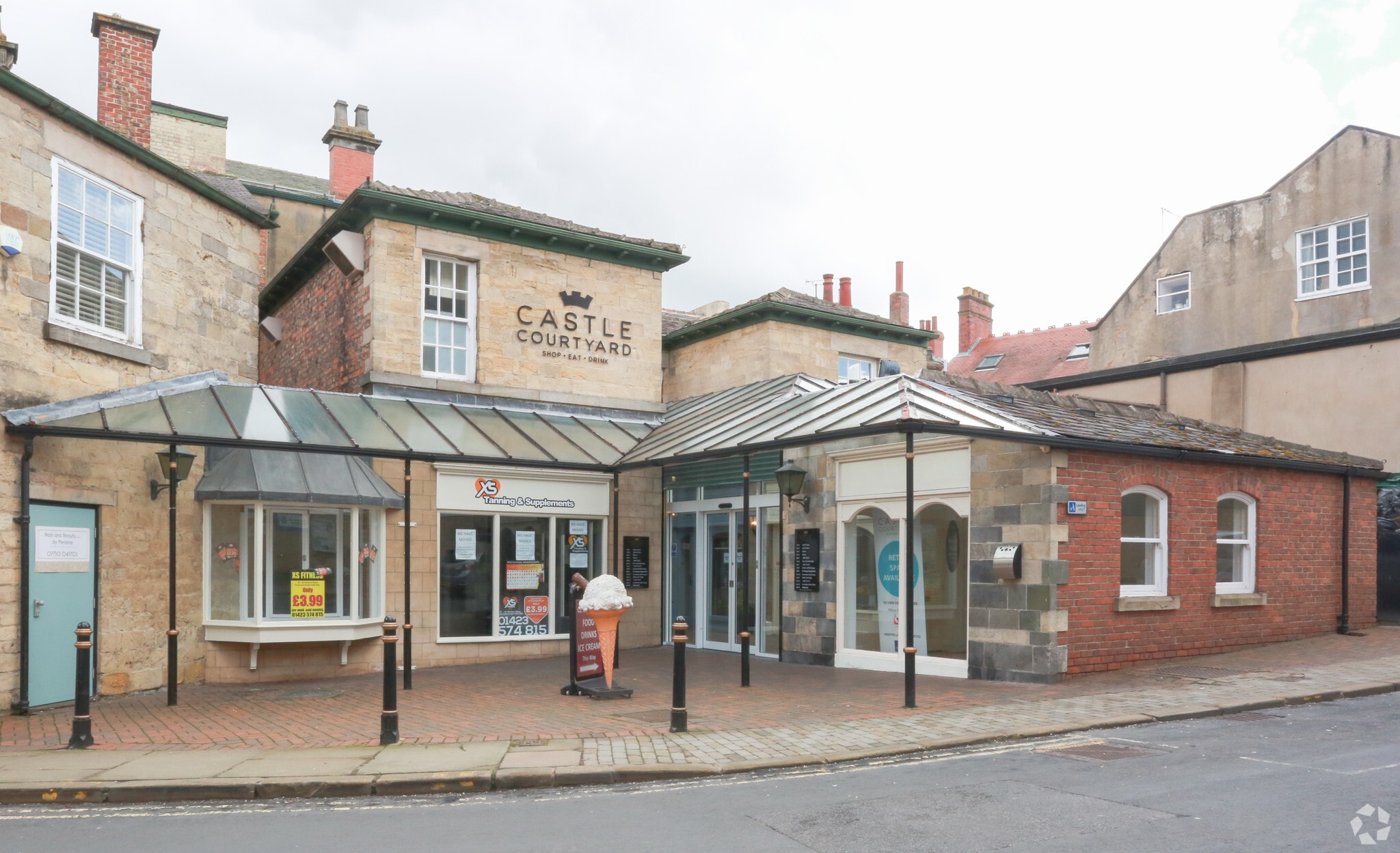 Castle Courtyard, Knaresborough for lease Primary Photo- Image 1 of 4