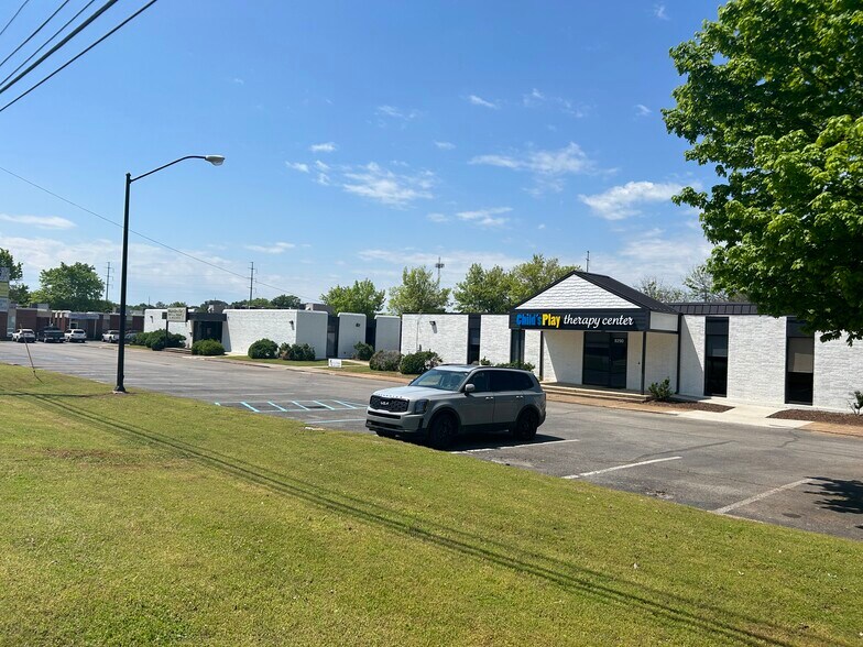 8300 Whitesburg Dr, Huntsville, AL à vendre - Photo du bâtiment - Image 2 de 16