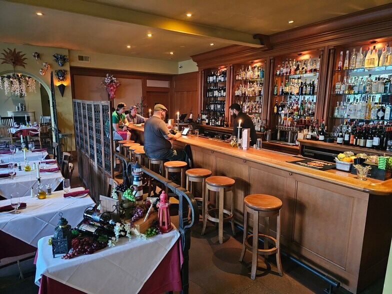 6415 32nd Ave NW, Seattle, WA à vendre - Photo du bâtiment - Image 2 de 12