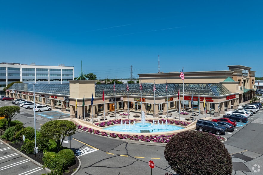 23 Old Country Rd, Carle Place, NY for lease - Primary Photo - Image 1 of 5