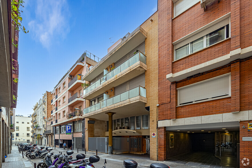 Carrer De Julián Romea, Barcelona, Barcelona à louer - Photo du bâtiment - Image 2 de 3