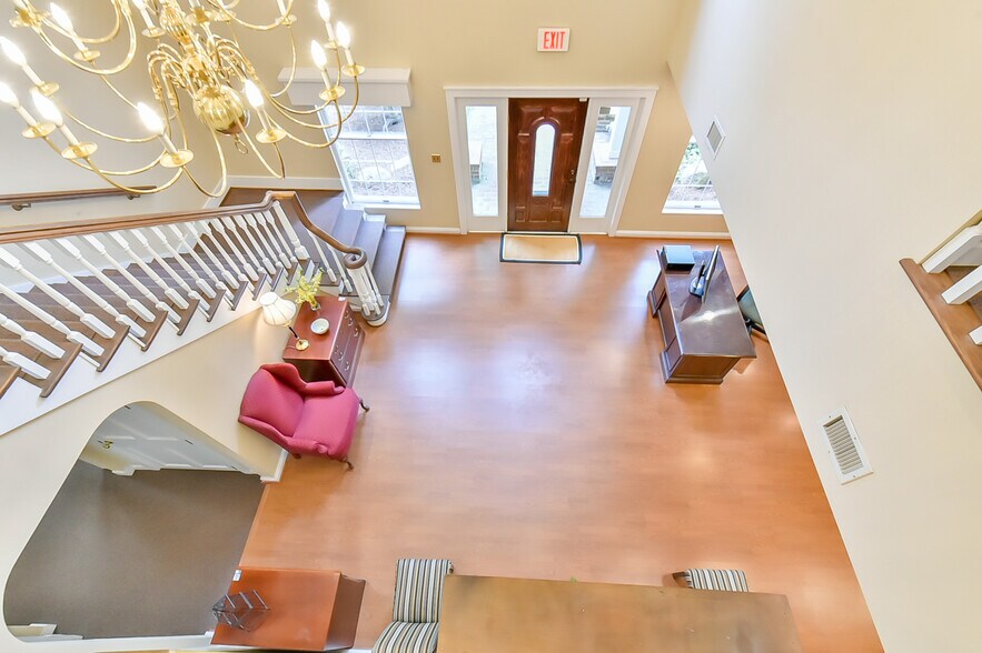 300 Silver Cedar Ct, Chapel Hill, NC à vendre - Hall d’entrée - Image 3 de 22