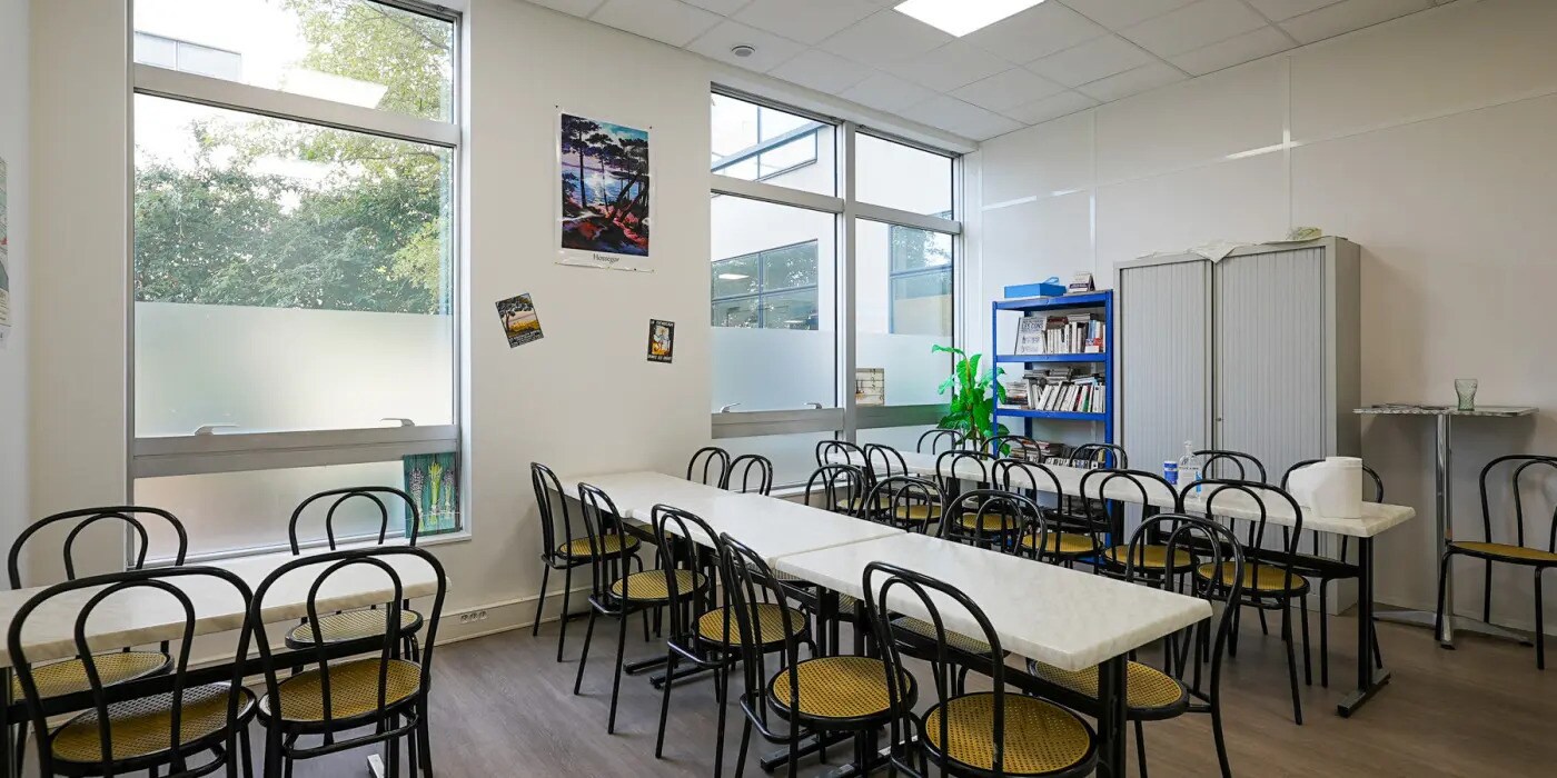 Office in Saint-Ouen-Sur-Seine for lease Building Photo- Image 1 of 13