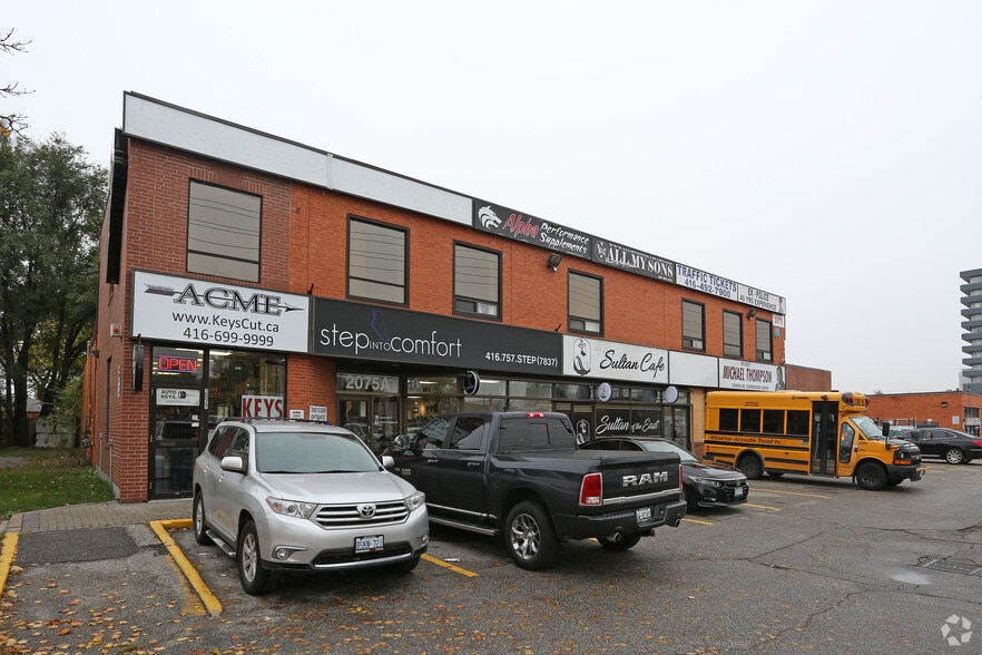 2075 Lawrence Ave E, Toronto, ON à vendre - Photo principale - Image 1 de 1