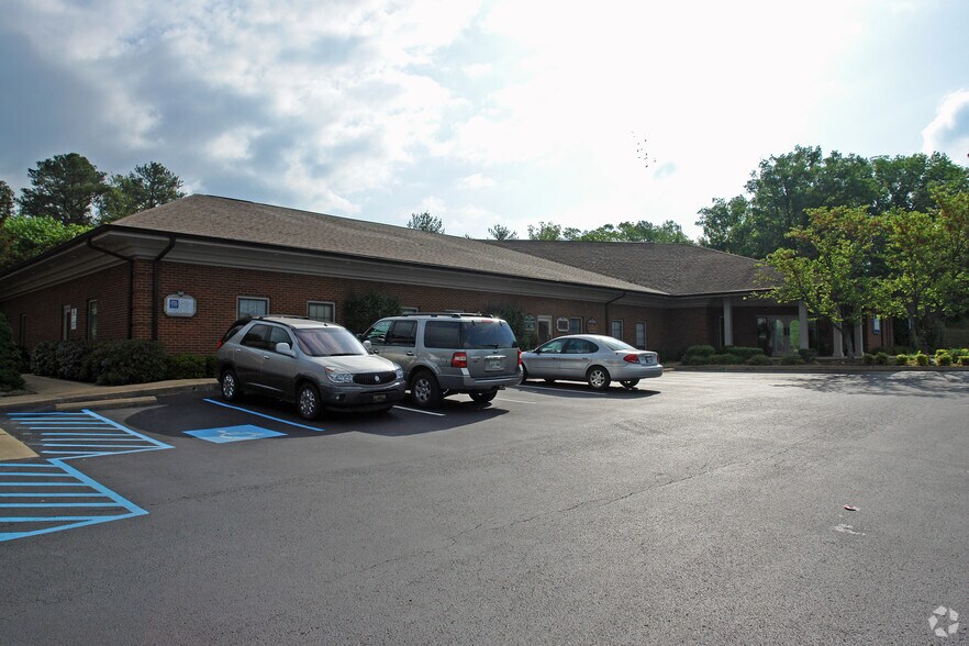7405B Shallowford Rd, Chattanooga, TN à louer - Photo du bâtiment - Image 2 de 2