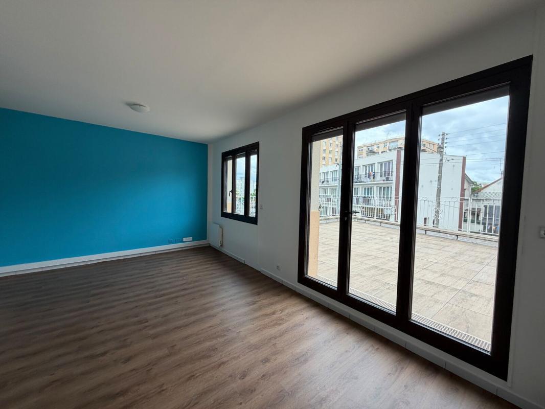 Office in Conflans-Sainte-Honorine for lease Interior Photo- Image 1 of 7