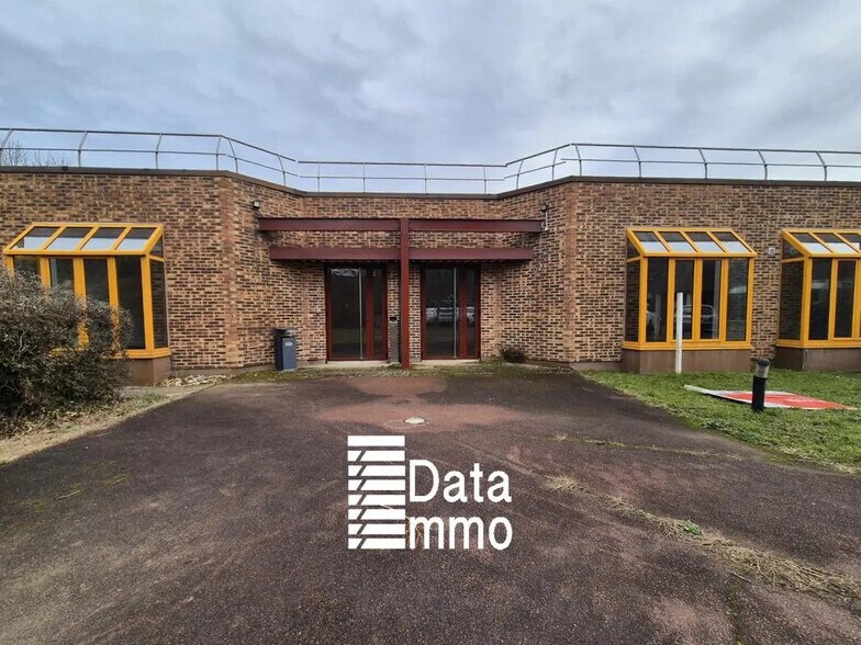 Industrial in Croissy-Beaubourg for lease - Building Photo - Image 1 of 8